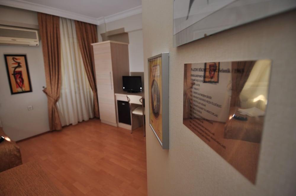 Triple Room thumbnail 5
