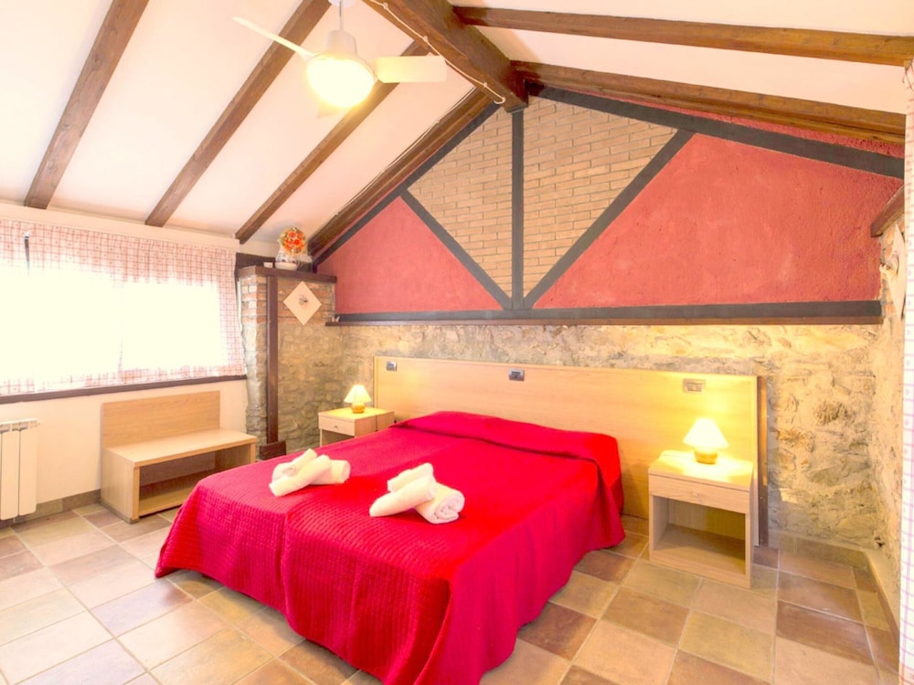 Classic Cottage, 2 Bedrooms photo 2