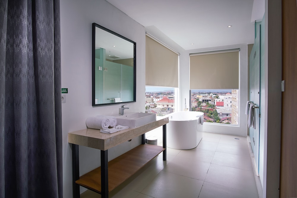 Honeymoon Suite, 1 King Bed photo 3