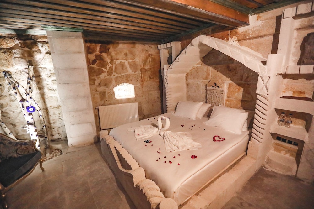 Magnifinance Suleyman Deluxe Family Room - Photo 7