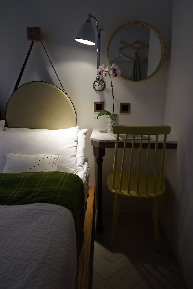 Basic Double Room, Private Bathroom photo 3