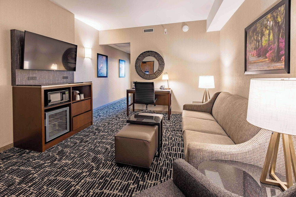 Deluxe Suite, Multiple Beds, Refrigerator & Microwave (2 Rooms Upper Floor)
