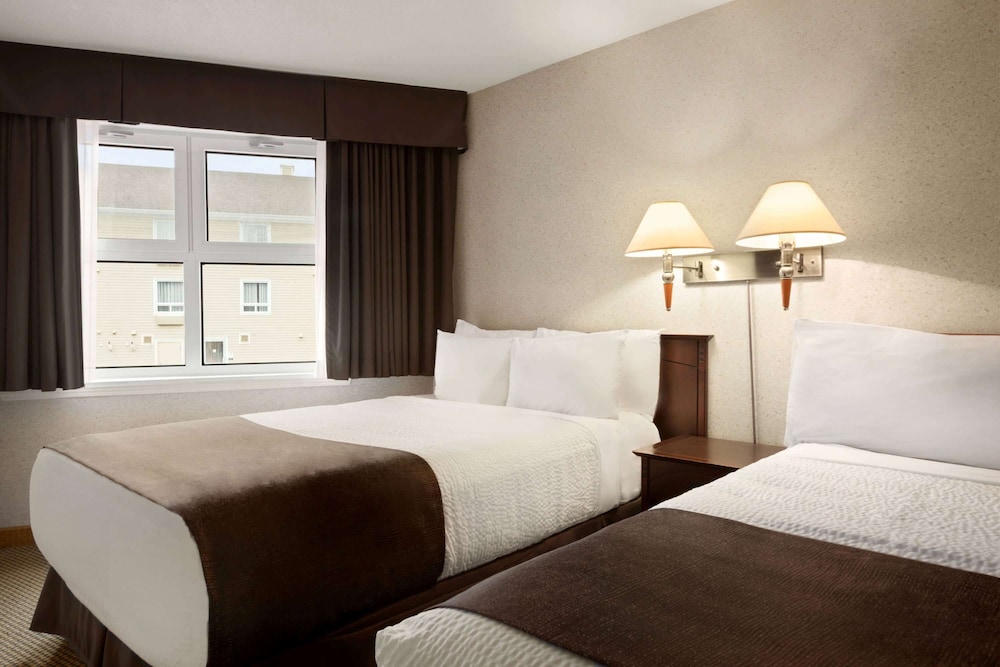Suite, 1 King Bed, Jetted Tub - Photo 8