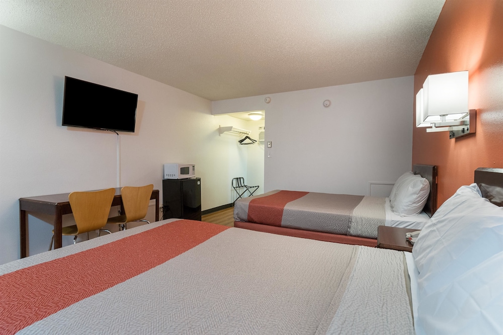 Standard Room, 2 Double Beds, Non Smoking - Photo 3
