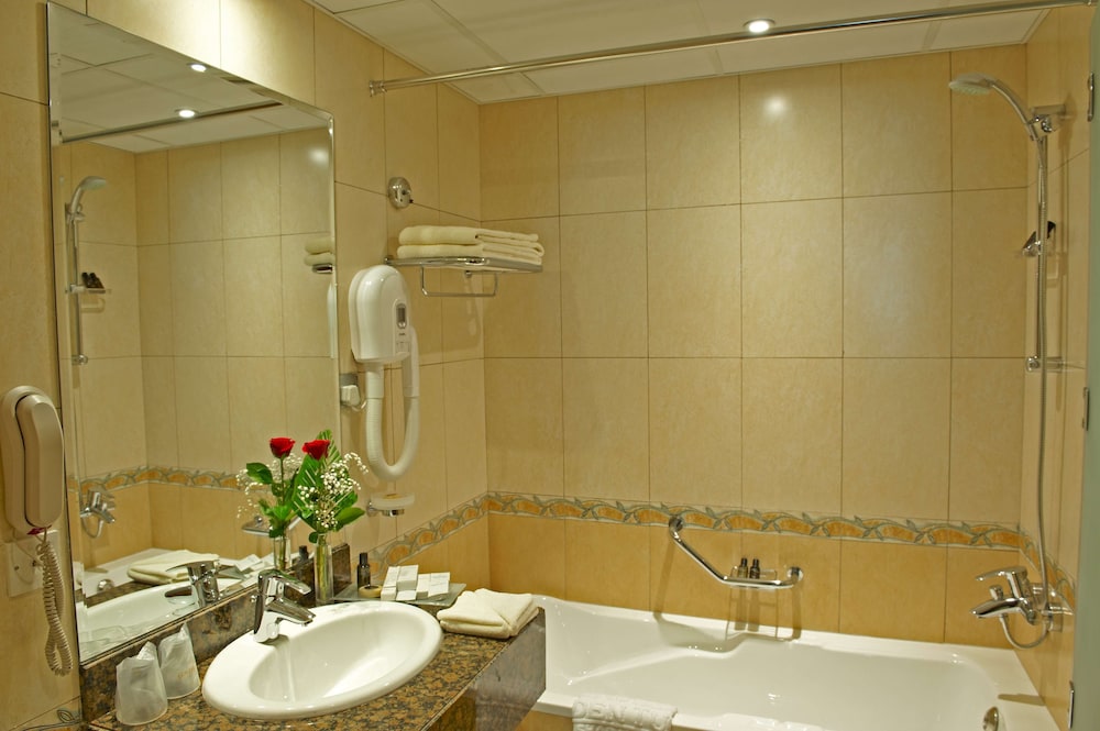 Executive Suite, 1 King Bed, Kitchen photo 2