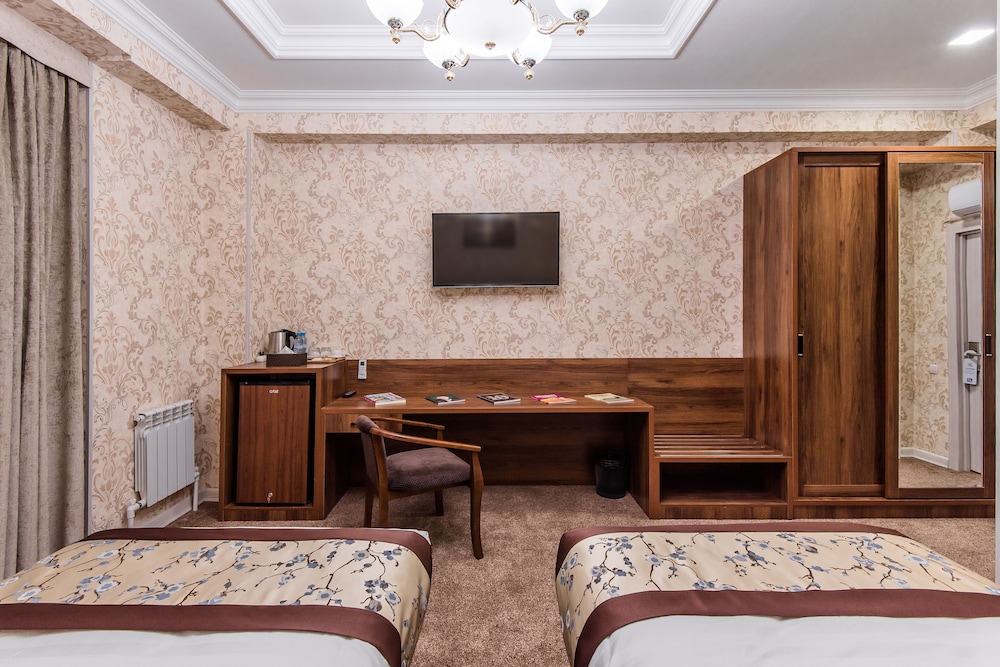 Standard Twin Room - Photo 2