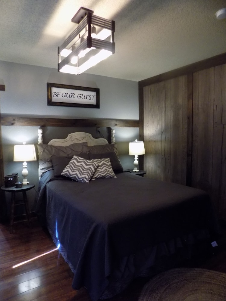 Deluxe Suite, 1 Queen Bed, Non Smoking photo 1