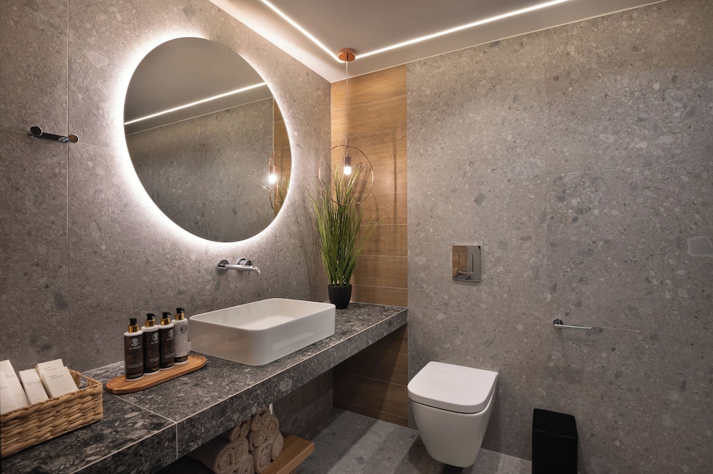 Deluxe Double or Twin Room, Poolside - Photo 7