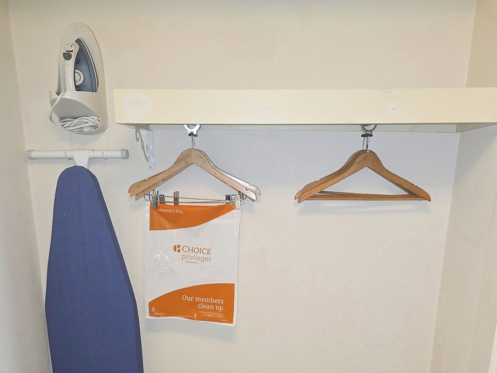 Standard Room, 2 Queen Beds, Non Smoking - Photo 4