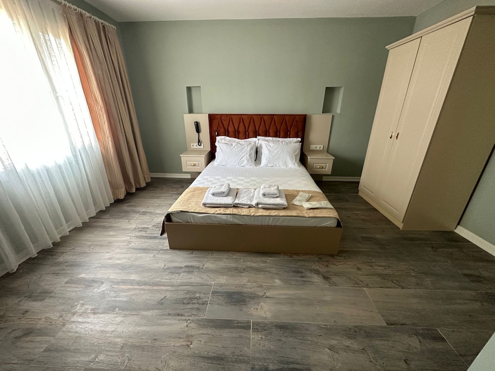 Classic Double Room - Photo 10