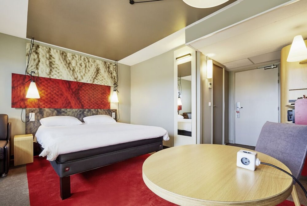 Premium Room, 1 Double Bed with Sofa bed - Photo 2