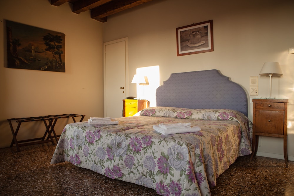 Superior Double Room (Gran Canal view) photo 2
