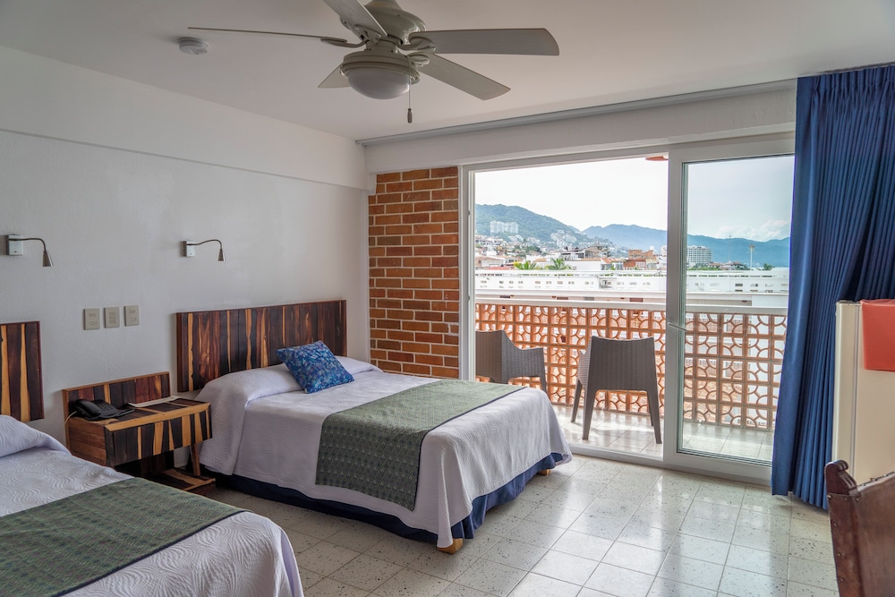 Standard Room, 2 Double Beds, Partial Ocean View - Photo 5