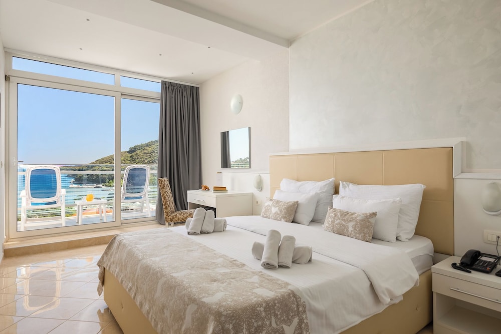 Standard Double Room, Pool View