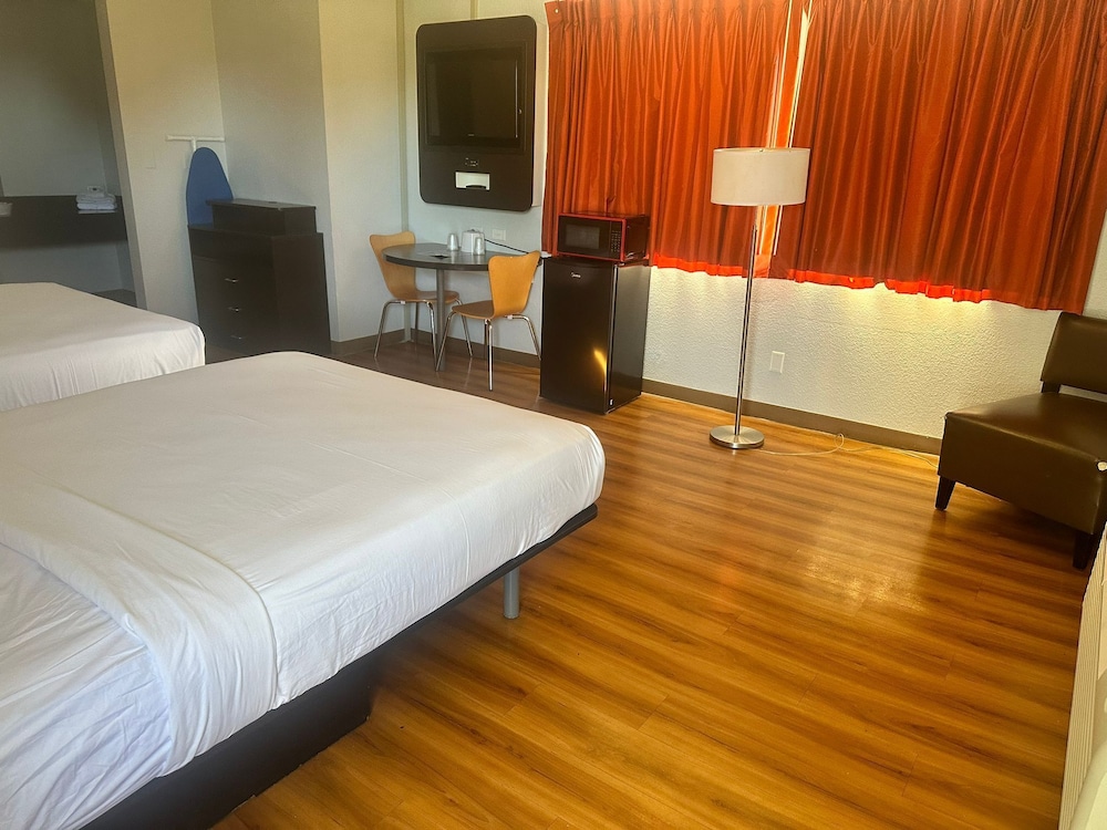 Standard Room, 2 Double Beds, Non Smoking, Refrigerator & Microwave photo 1