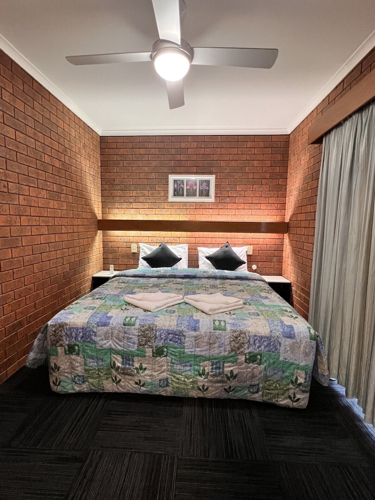 Senior Room, 2 Bedrooms, Shower Grab Bars, Lagoon View photo 1