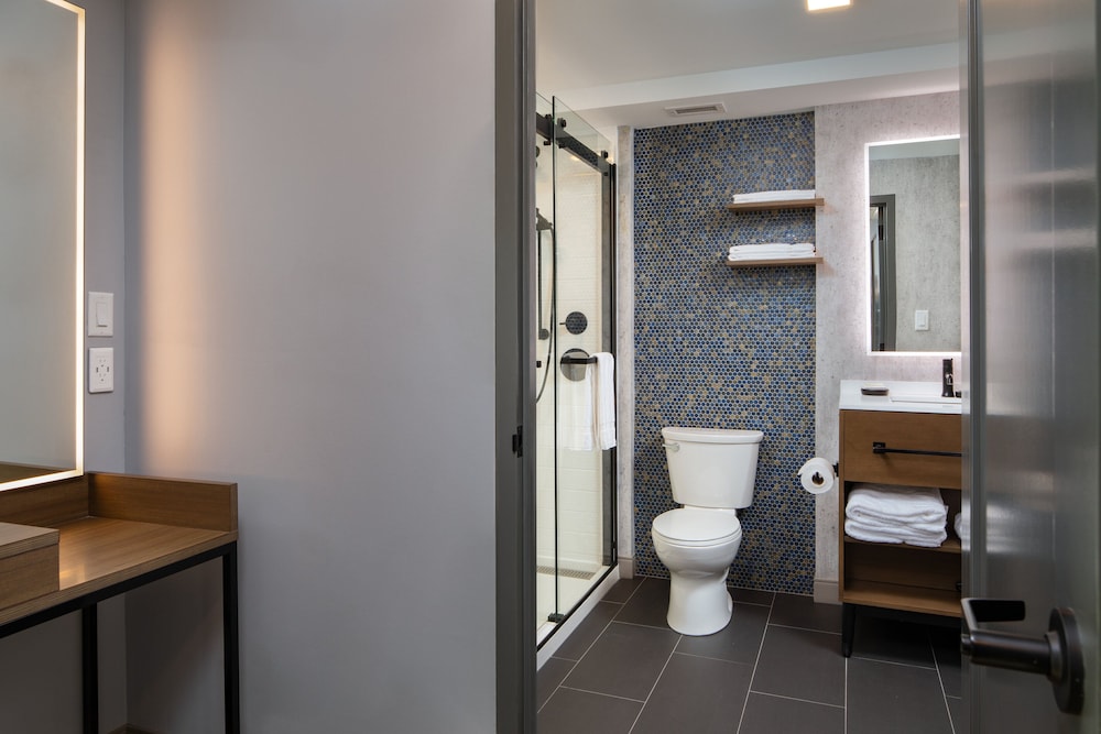 Suite, 1 Bedroom, Accessible (Communications Accessible) - Photo 11