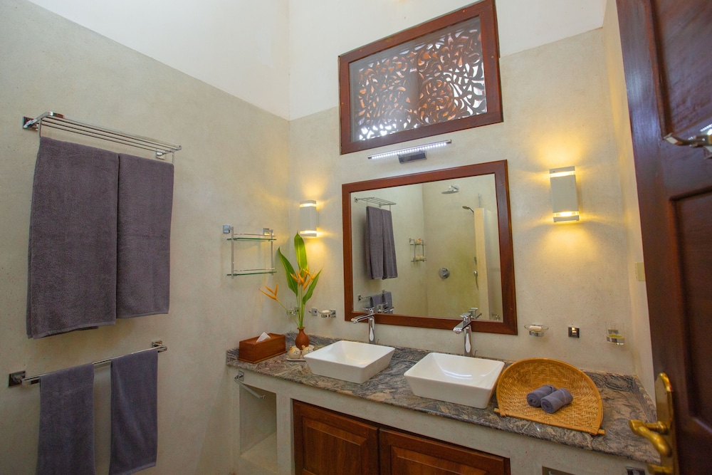 Deluxe Double or Twin Suite photo 3