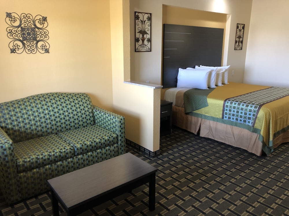 Deluxe Room, 1 King Bed, Non Smoking photo 2