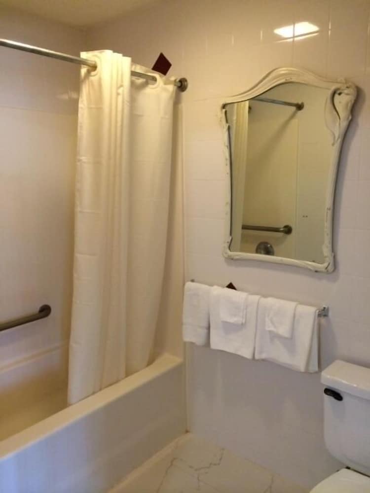 Deluxe Room, 2 Queen Beds, Non Smoking photo 2
