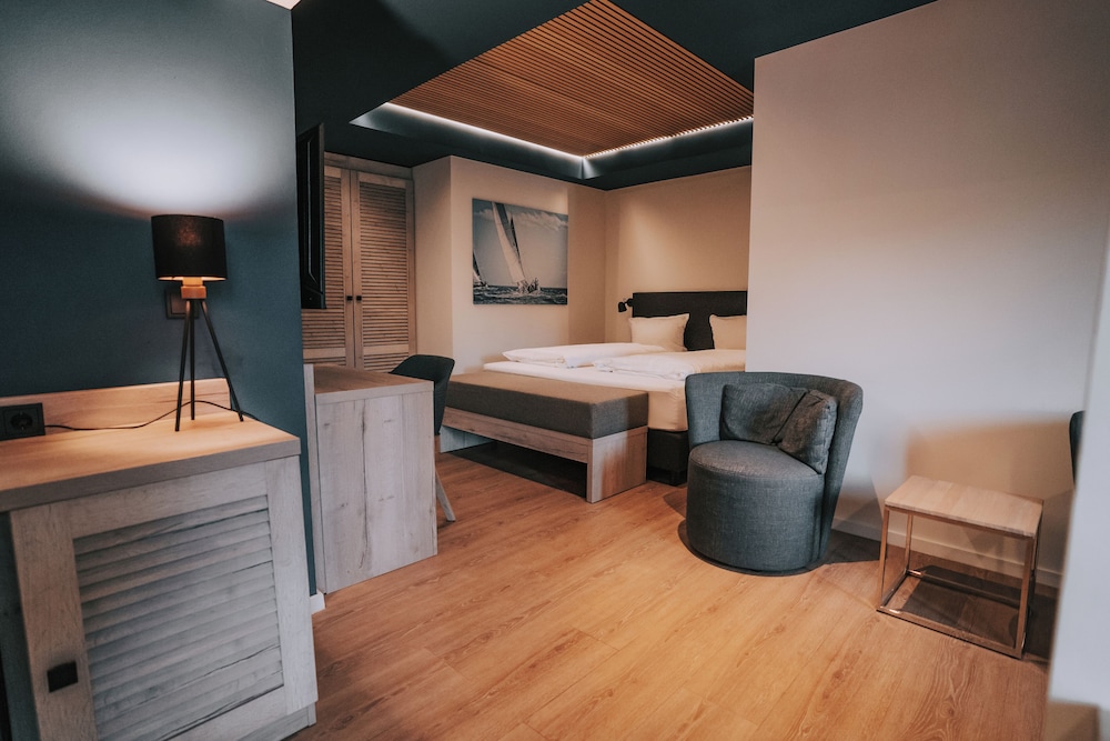 Junior Room, Balcony