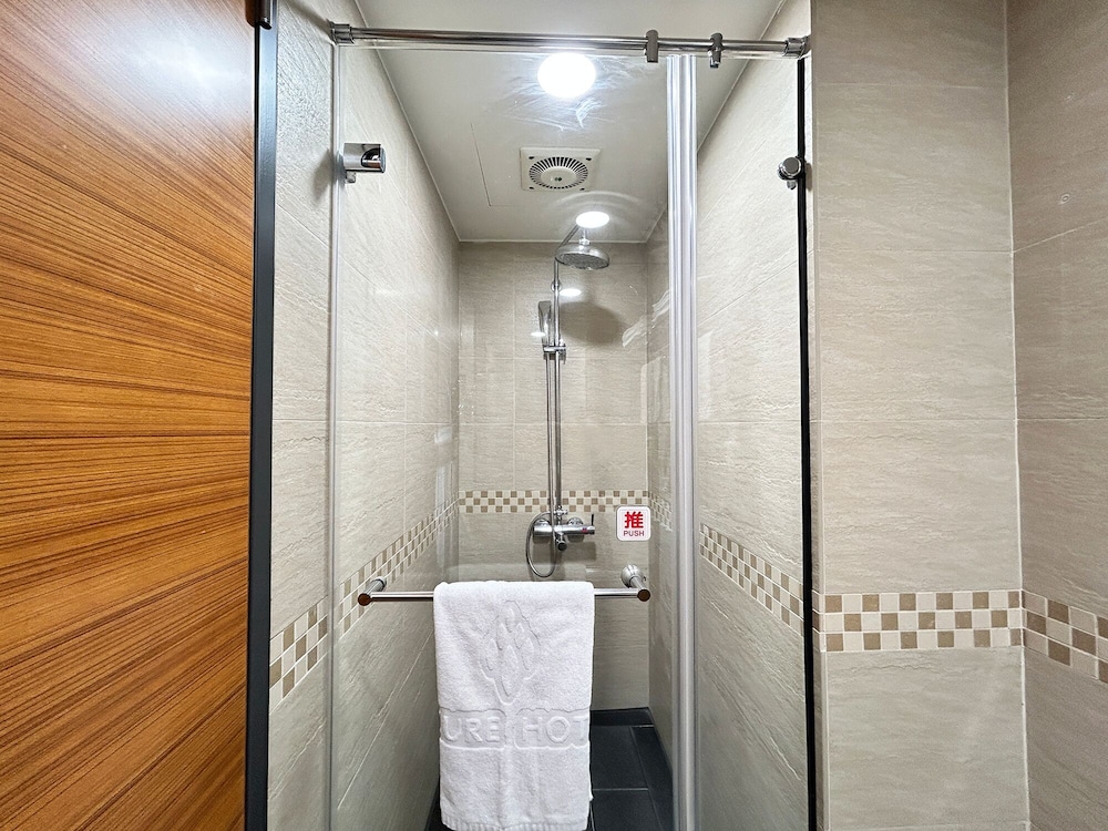 Basic Triple Room photo 2