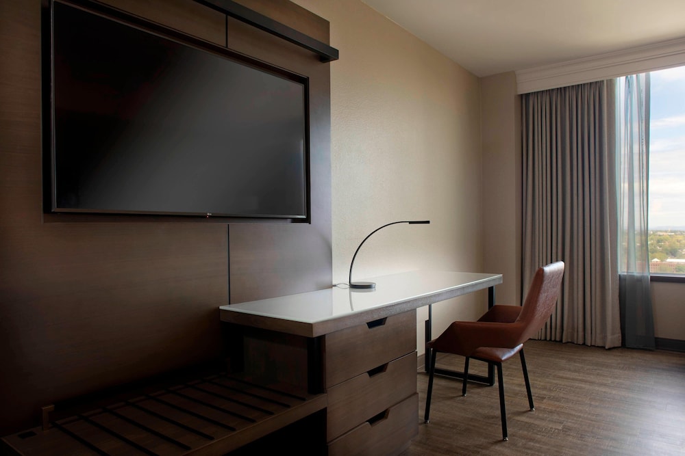 Room, 1 Queen Bed, City View - Photo 2