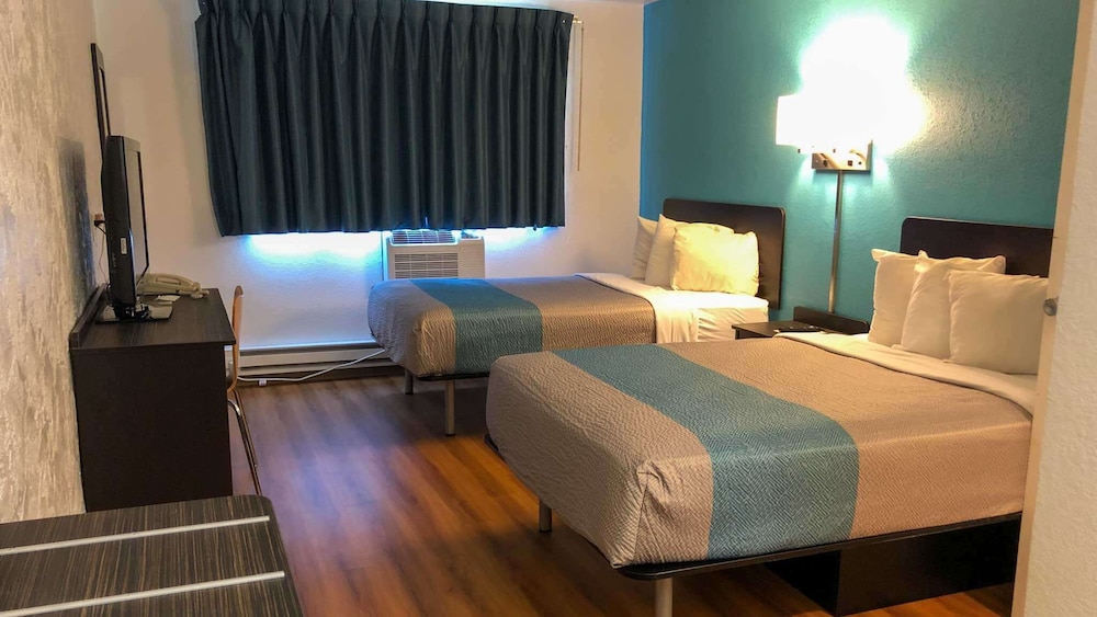 Standard Room, 2 Double Beds, Non Smoking photo 2
