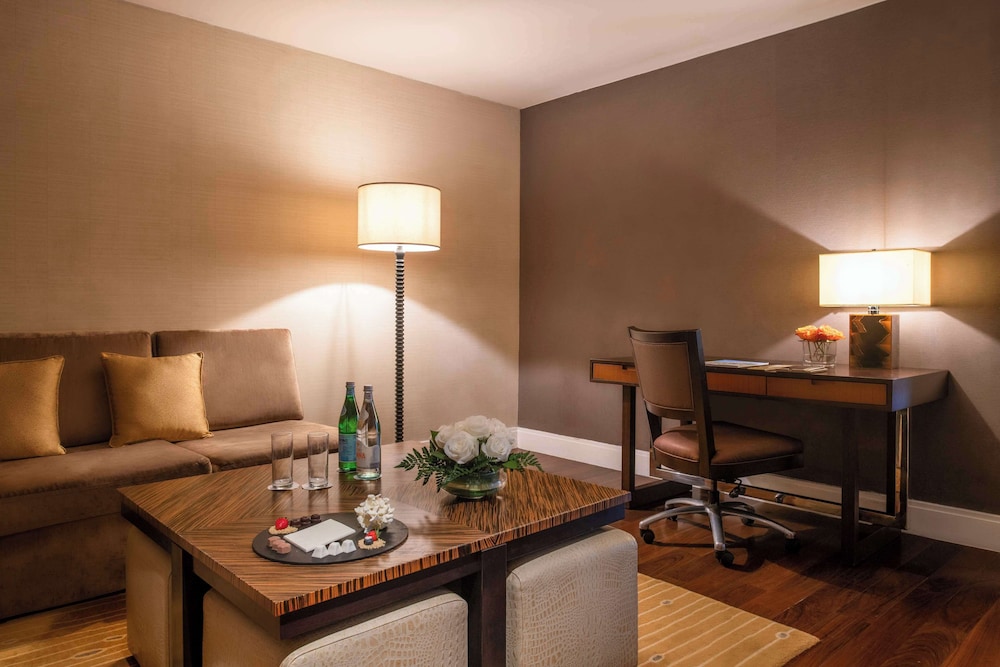 Junior Suite (City View) thumbnail 6
