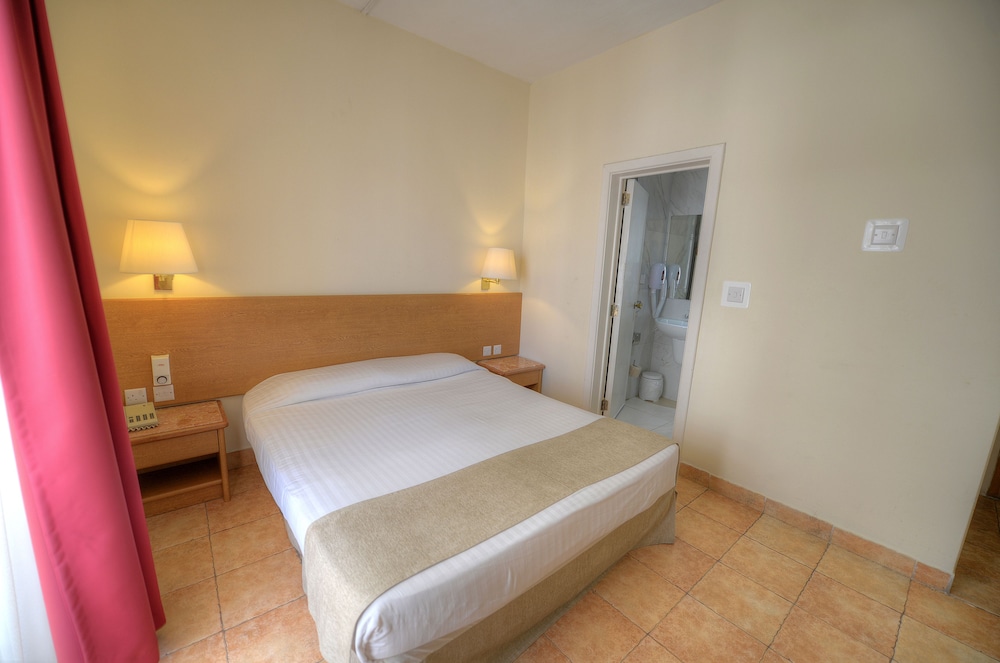 Double Room (or Twin)