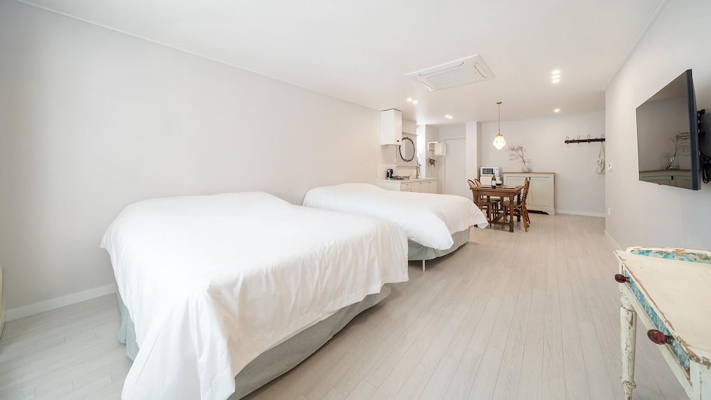 Basic Room, 1 Bedroom (Room 302)