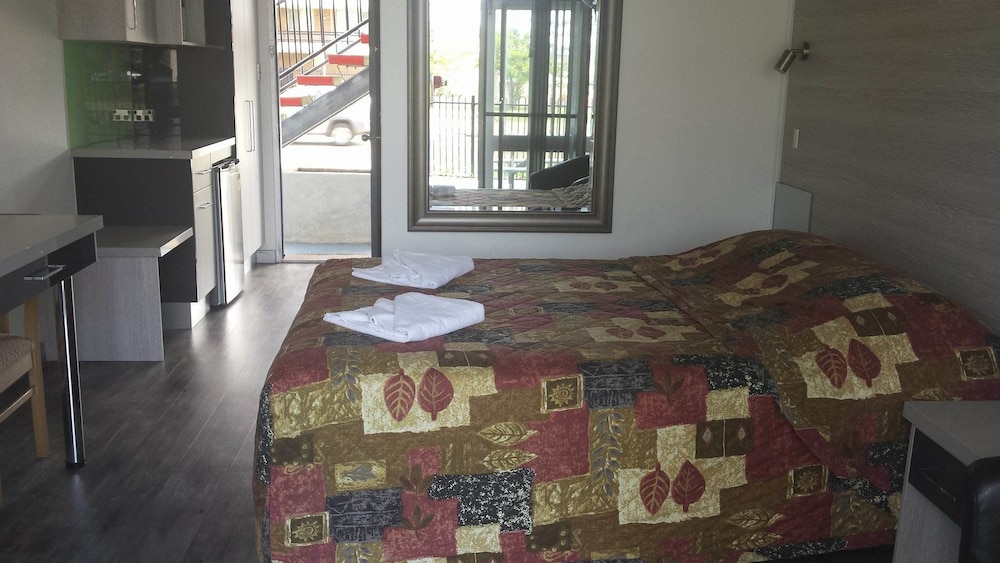 Standard Room, Non Smoking, Kitchenette (3-Day Queen) photo 3
