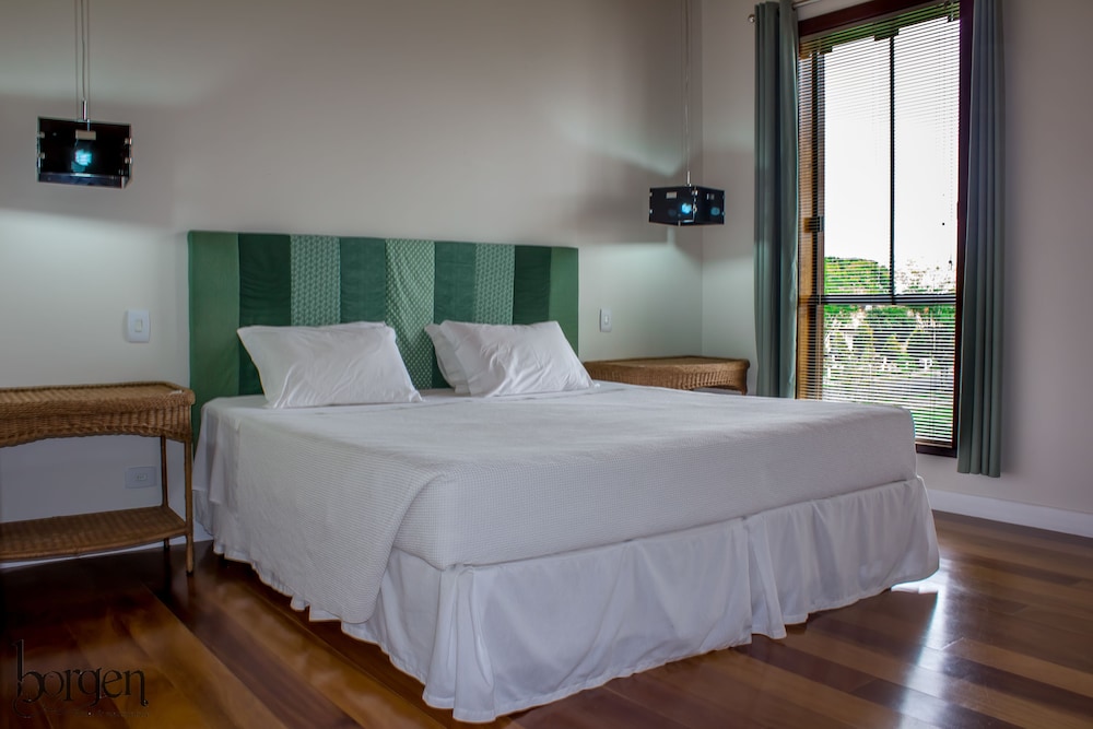 Premium Suite, 1 King Bed, Accessible photo 1