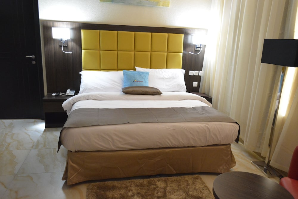 Standard Room, 1 King Bed, City View