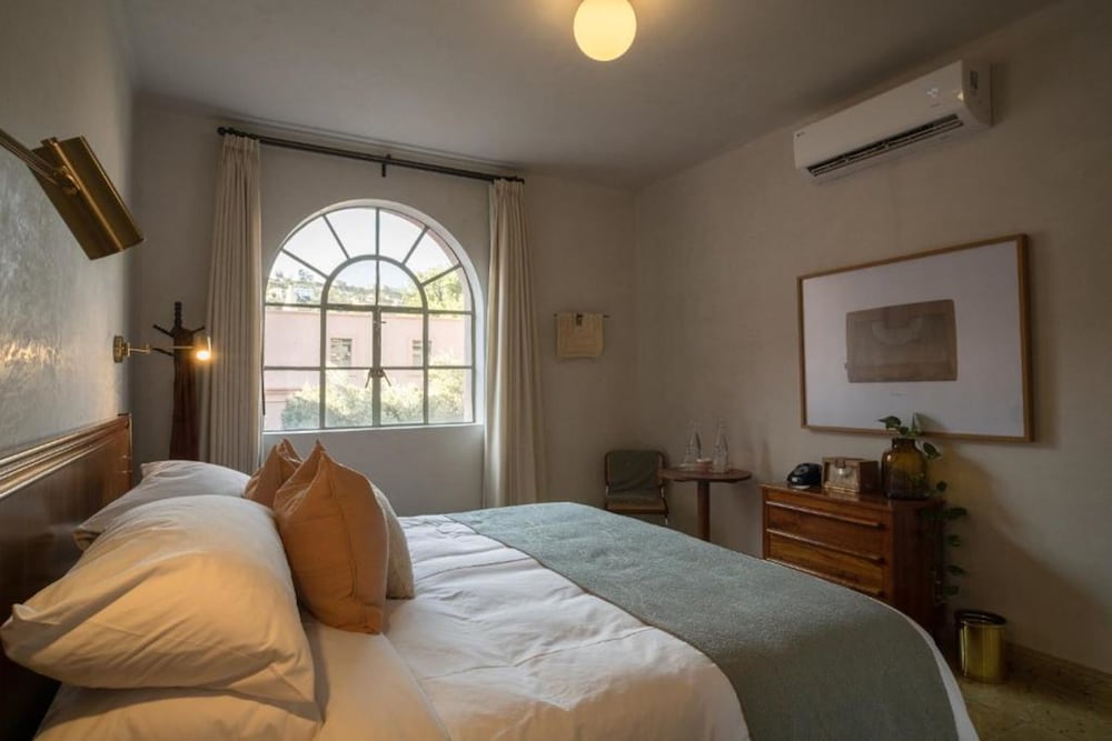 Luxury Room, 1 King Bed, Garden View