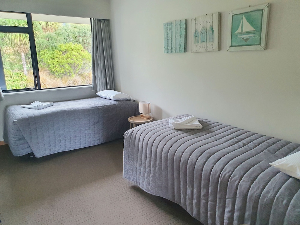 Standard Suite, 2 Bedrooms, Non Smoking, Kitchen (on Waterfront) photo 3