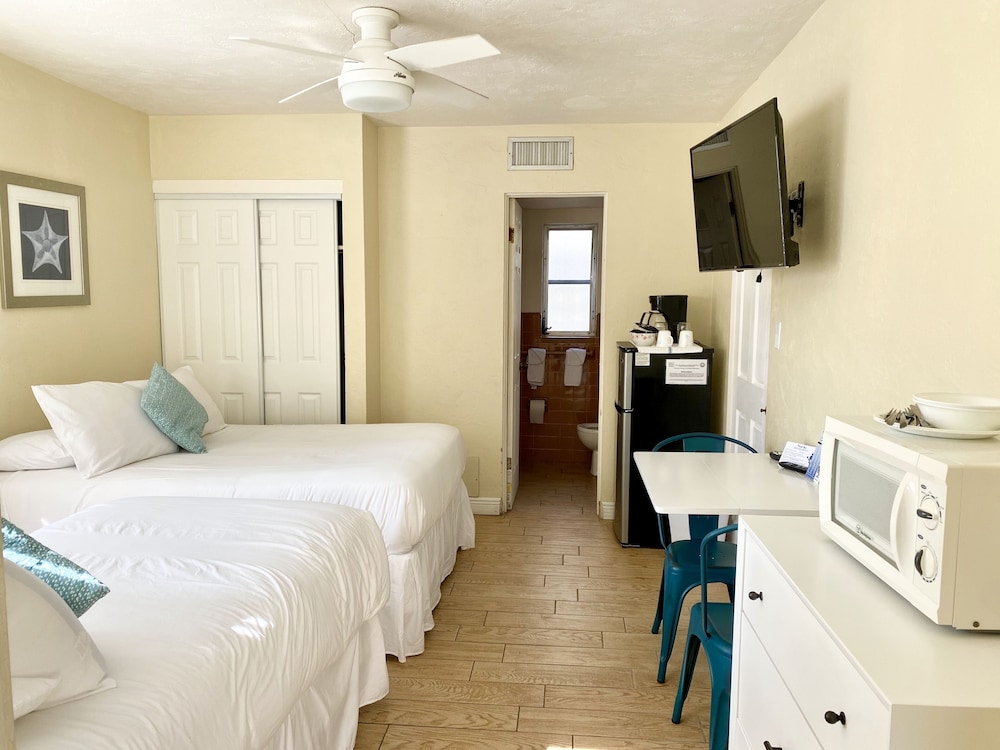 Deluxe Room, 1 King Bed photo 1