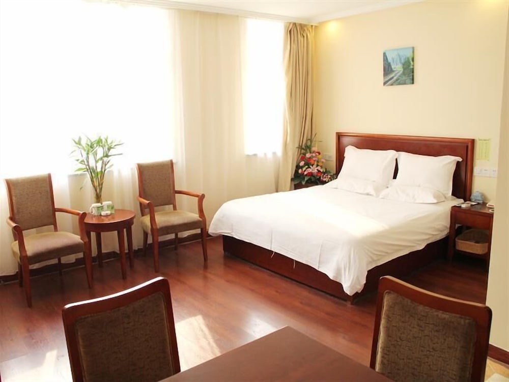 Queen Room with 1.8m Bed photo 1
