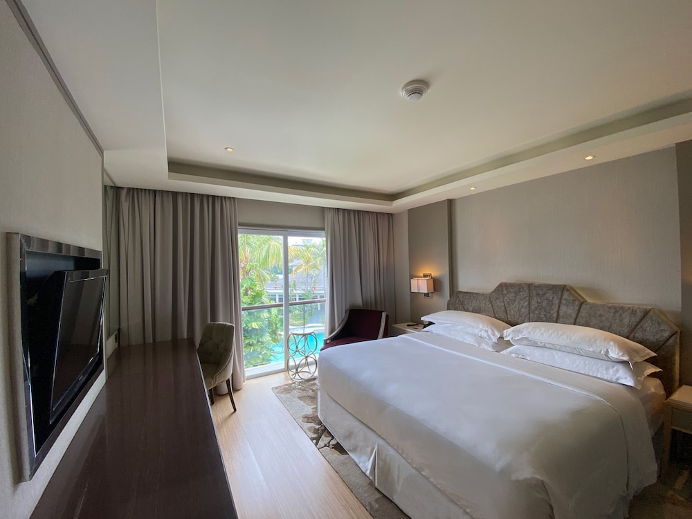 Junior Suite, 1 King Bed, Balcony photo 2