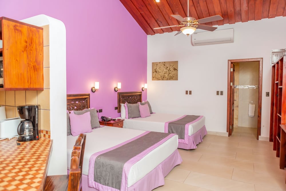 Comfort Room, 2 Queen Beds, Kitchenette photo 2