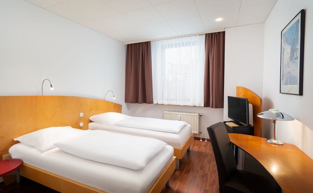 Standard Twin Room photo 2