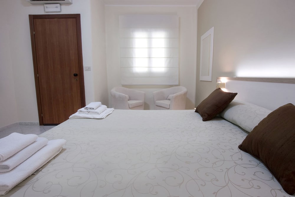Comfort Double or Twin Room (stair access only) - Photo 3
