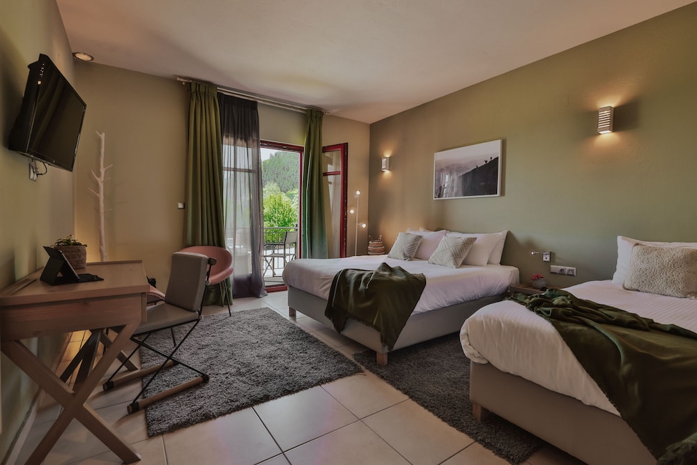 Family Studio Suite, 2 Bedrooms (Superior) photo 1