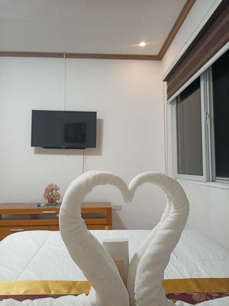 Deluxe Room, Multiple Beds, Non Smoking, Pool View