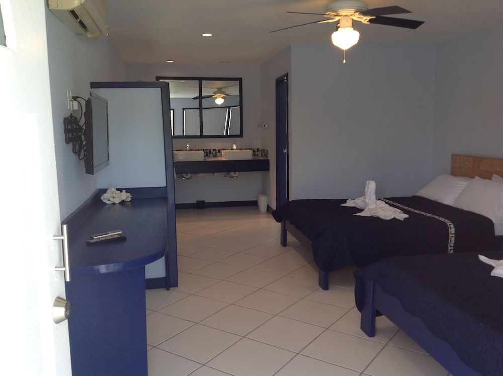 Suite, 2 Queen Beds, Private Bathroom, Lagoon View photo 2