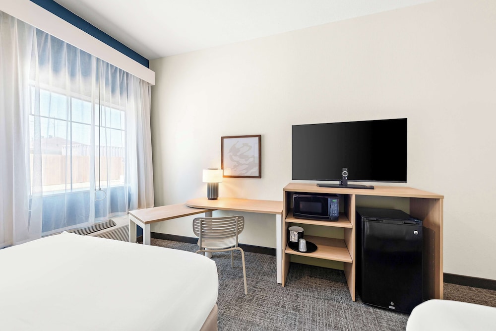 Room, 1 Bedroom, Accessible (Roll-In Shower) - Photo 1