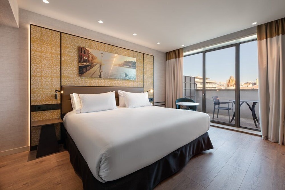 Deluxe Double Room (View and Balcony) - Photo 11