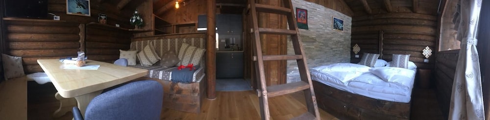 Deluxe Suite, 1 Bedroom, Kitchenette, River View photo 3