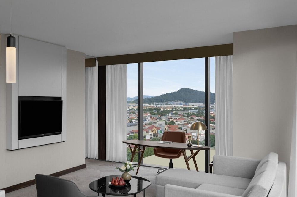 Suite, 1 King Bed, Mountain View (Residence)
