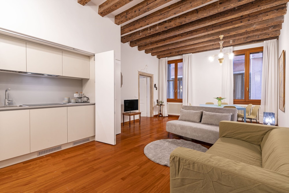 Apartment photo 1